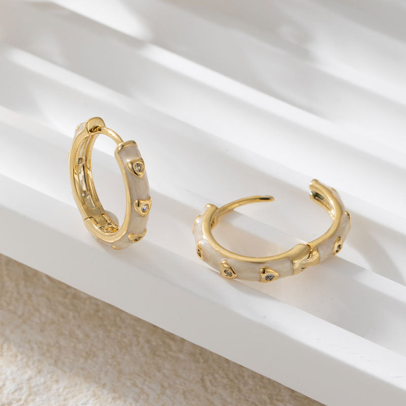 AMORÉ | HEART OIL-DRIP HOOK EARRINGS