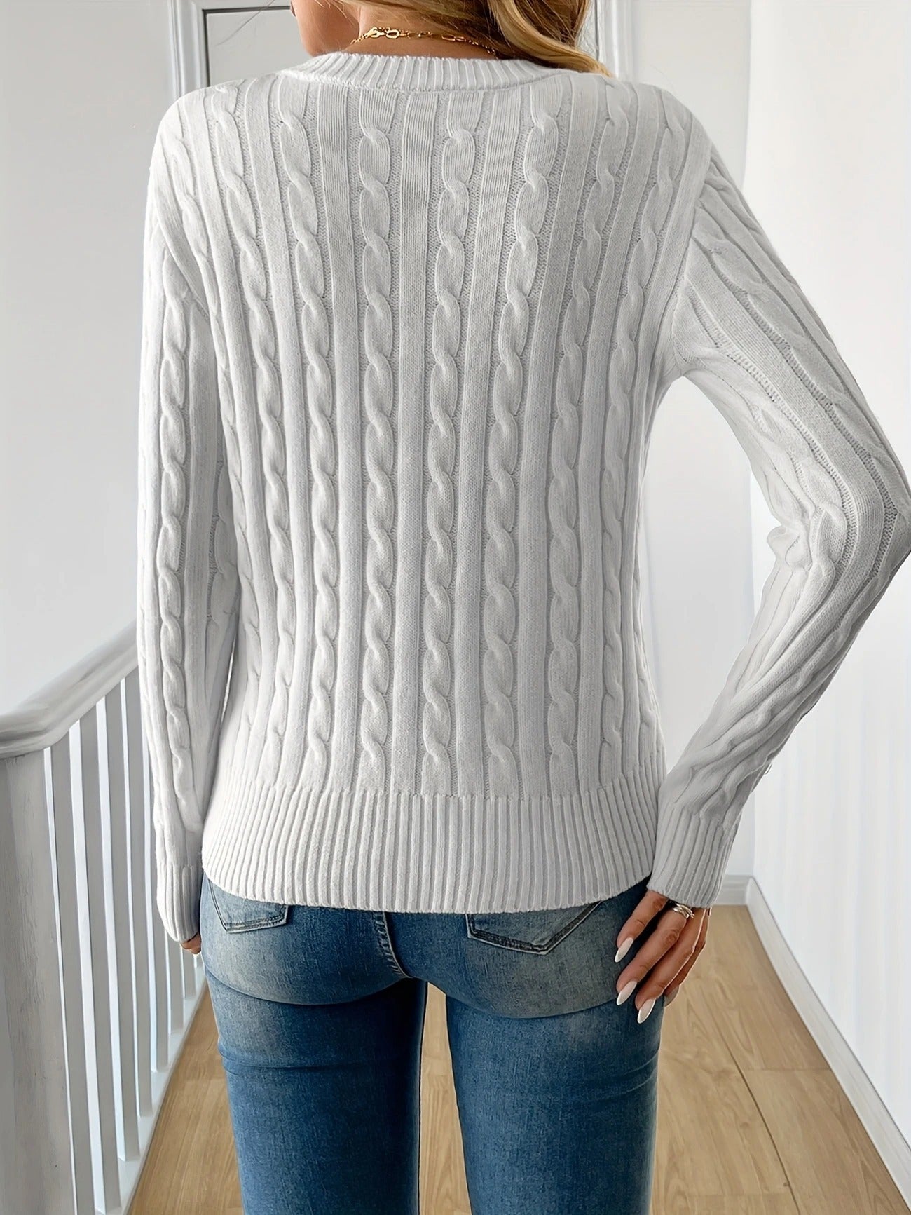 VIVIAN | POLYESTER REGULAR PULLOVER SWEATER